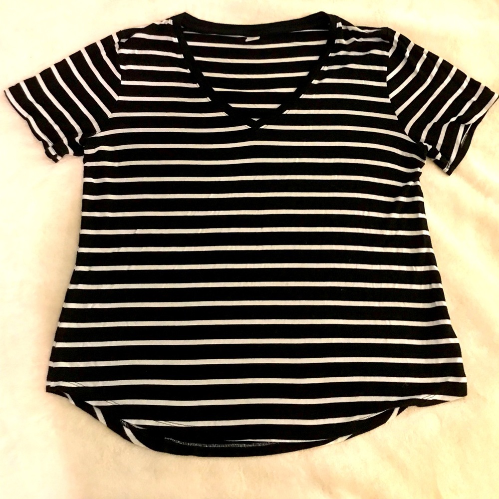 Old Navy tee, colors: black and white